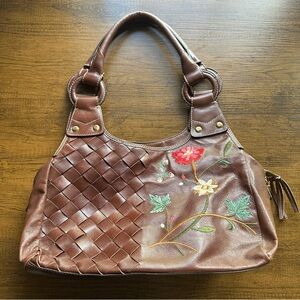 Luana leather shoulder bag with beautiful floral embroidery